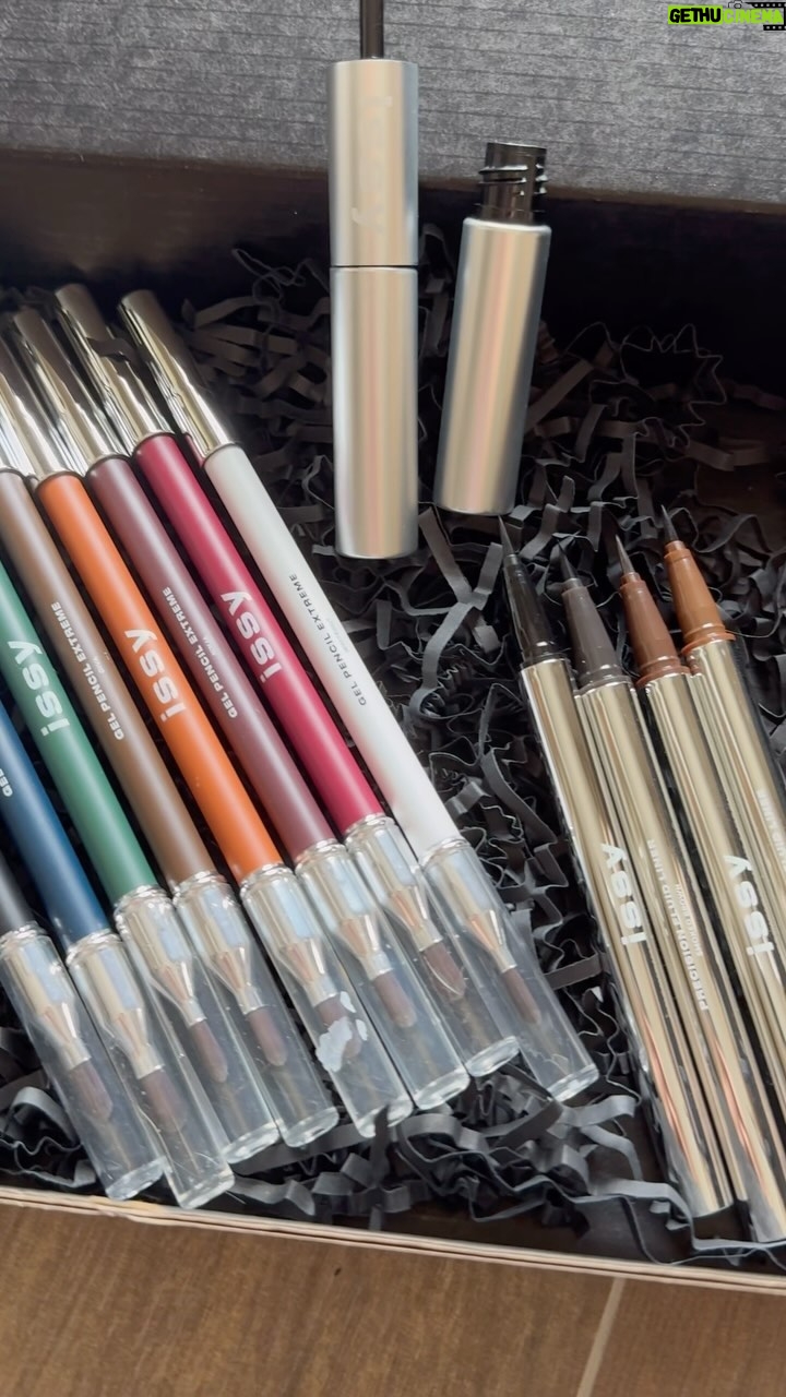 Carla Abellana Instagram - I have to admit, these are so pigmented, easy to use and smudge-proof! Looks like i have new a new favorite eyeliner collection. 😉⭐️