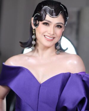 Carla Abellana Instagram - Make it BIG. Make it MEGA. ❤️‍🔥

The Philippines’ #1 fashion magazine celebrates it’s 32nd year. 🥂

@megamagazine 🌟

Concept and Styling: @iamsieglinde @styledbyiamsieglinde 
Make up: @markycreation
Hair: @hairby_jomarigarcia
Gown: @marlontuazonc
Bracelet and ring: @jacatel
Minaudiere: @ladybag_mnl
Nails: @extraordinail 

📸 @pvfotographs @markycreation