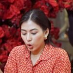 Carla Abellana Instagram - Hindi pa tapos! May isa pa tayong Vlog with @cathygonzaga ! Aba siyempre pinagsamantalahan ko na yung opportunity diba? 🙈 Watch my NEW VLOG tonight! Just click the link in my bio to go straight to my YouTube Channel. 😚