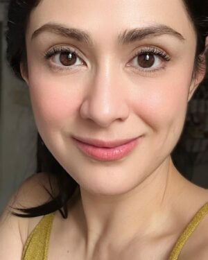 Carla Abellana Instagram - The wonders of @watsonsph ‘s Collagen skincare products 💙

 

The magic of @theaiveeclinic facial lasers and treatments 🤍