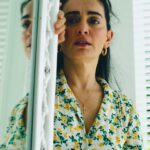 Carla Gugino Instagram - Inocencia…knows A LOT. #INOCENCIA @adelareguera 🐆 🏝 🎥 ❤️ @peacocktv