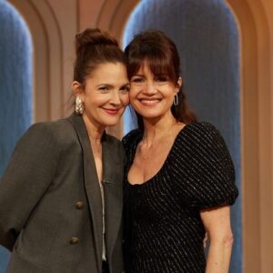 Carla Gugino Instagram - Had such a fun time talking to Drew about all things #thegirlsonthebus and especially petting her dog Douglas. 💞 Peeps, Episode 4 is yours on Thursday @streamonmax 💥 🚎 🎥  And can’t believe that “Always” hit 1 billion views. 🔥Congratulations @jonbonjovi