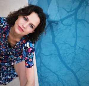 Carla Gugino Instagram - I am celebrating love with all you lovers today. If your heart is full may it brim over into the lives around you and if it’s feeling in need of some warmth, may love find you today in the most surprising of ways. ✨✨Happy Valentine’s Day Y’all 🩵💘 📸#sebastiangutierrez ♥️
