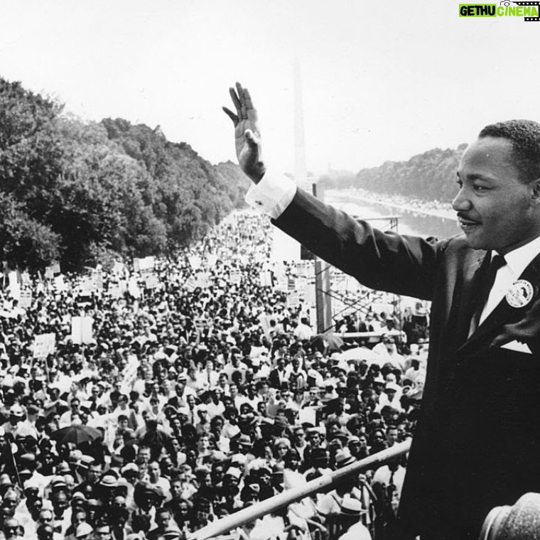 Carla Gugino Instagram - Martin Luther King’s grace, tenacity, and faith in humanity have always been humbling and inspiring to me. ❤️ May we harness some of that innate and magnificent goodness today as we celebrate him. ✨✨✨✨ AND legislate too: let’s get the right to vote sustained and empowered! #mlk