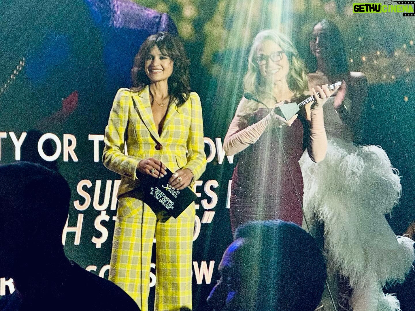 Carla Gugino Instagram - What an honor to present at the @glaad awards tonight with the always spectacular @theladybam as my partner in crime and to get to give @jenniferhudsonshow @iamjhud the award for Best Variety or Talk Show. She has created a show in which people can tell their authentic stories and make a true difference in the world. What a great night ๐ ๐ฅ ๐ฉท Love beats Hate. Every Time. ๐ธ #sebastiangutierrez