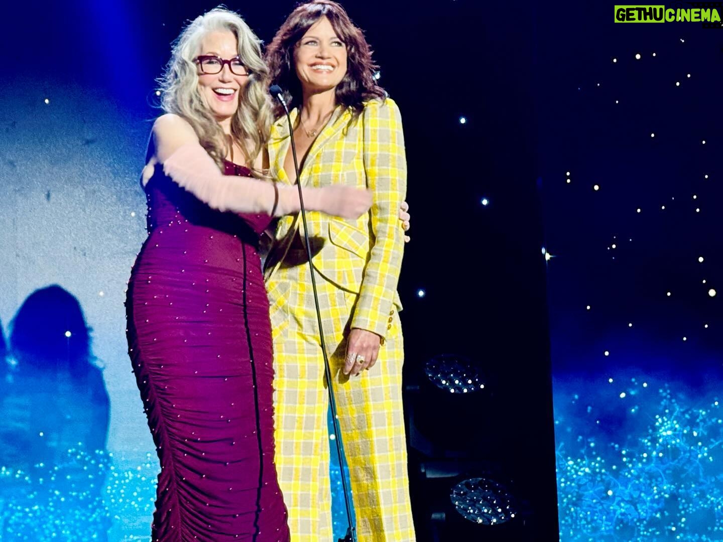 Carla Gugino Instagram - What an honor to present at the @glaad awards tonight with the always spectacular @theladybam as my partner in crime and to get to give @jenniferhudsonshow @iamjhud the award for Best Variety or Talk Show. She has created a show in which people can tell their authentic stories and make a true difference in the world. What a great night ๐ ๐ฅ ๐ฉท Love beats Hate. Every Time. ๐ธ #sebastiangutierrez