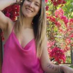 Carla Jara Instagram - Hay que reconocer que hay mujeres que tienen menstruaciones muy suaves, pero otras, como tú y yo, que pasábamos pésimas noches en nuestro periodo por miedo a mancharnos, manchar la cama, etc. Pero ahora con la nueva toalla higiénica Buenas Noches, con tecnología Max Cur-V dormiremos increíble!!! Y si pasamos buena noche, despertaremos renovadas! Yo las amo!!! Y recuerda comentar cual es tu flujo, para participar por una hermosa cajita con regalos de @nosotraschile ❤Leve ❤❤ Moderado ❤️❤️❤️Abundante #BuenasNochesSinInterrupciones