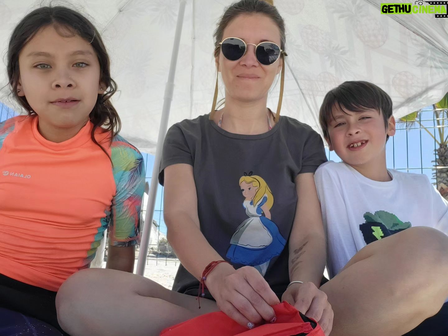 Carla Jara Instagram - Vitamina D, playa y amor!!! S贸lo faltas tu @fcokaminski 馃ゲ Te extra帽amos!!! 馃グ