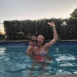 Carla Jara Instagram - Se abrió la temporada de piscina, me costó, pero el calor de hoy heavy!!! Por favor vean nuestras caras tratando de salir bien jajaja Que tengan linda tarde 🥰🥰🥰