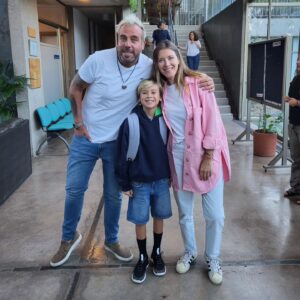 Carla Jara Instagram - 1 de marzo y comenzamos el colegio!!!
Un año más mi príncipe hermoso, 5° básico, no lo puedo creer, cada día más grande, tierno, inteligente y hermoso!!! Que sea un año lleno de juego, aprendizaje y amor!!! Vamos con todo pollito mío @marianokaminski