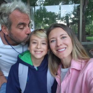 Carla Jara Instagram - 1 de marzo y comenzamos el colegio!!!
Un año más mi príncipe hermoso, 5° básico, no lo puedo creer, cada día más grande, tierno, inteligente y hermoso!!! Que sea un año lleno de juego, aprendizaje y amor!!! Vamos con todo pollito mío @marianokaminski