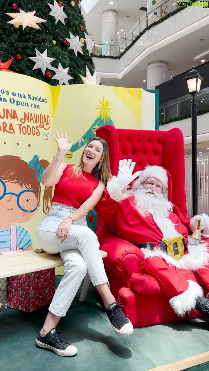 Carla Jara Instagram - ¡Ven a la obra musical Ema y una Navidad para todos! 🎄👧🏻🔍 Disfruta esta historia llena de misterio y aventuras que tendremos este 15 y 16 de diciembre. 💫 Te dejamos algunas ideas de outfit para que te empapes de curiosidad y descubramos junt@s ¡¿de quién es el regalo abandonado en su edificio?! 🎁 ¡Nos vemos en #OpenKennedy #OpenRancagua #OpenLaCalera y #OpenOvalle!