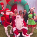 Carla Jara Instagram - Terminando el primer evento navideño!!! Tremendo equipo, gracias mis duendes @scarlettfrancisca y @paolocoppola_fit por su energía!!! Gracias @iherreraz y JP por confiar en mi trabajo!!! Seguimos con todo!!!🎅🧝‍♀️🧝🌲