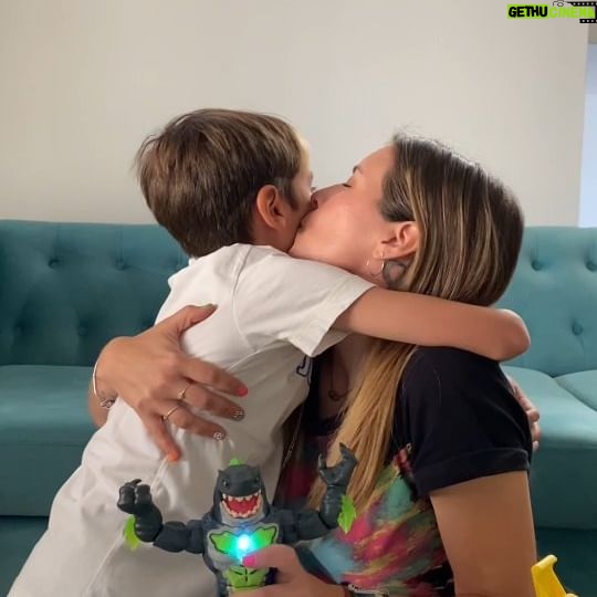 Carla Jara Instagram - Un niño muy agardecido por este regalo adelantado que le llegó!!! Este laboratorio de bestias está súper, a Mariano le encantó y es un lindo momento para jugar junto a tus pequeños!!! Anda a @boingtoysla y ve todos los juguetes que hay para esta navidad!!!!
