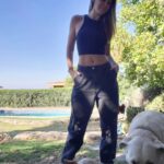 Carla Jara Instagram - Cuando te quieres sacar fotos y tu manada aparece...🤣🥰