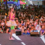 Carla Jara Instagram - Un poquito de Festikids, estuvo hermoso este fin de semana, gracias a todos por su cariño, a los niños y niñas que dan toda su energía y amor!!! Gracias, gracias, gracias!!! Por más alegrías para las infancias!!!! Mención especial a mi @marianokaminski q estuvo como ayudante para el yoga infantil y a mi @fcokaminski que me acompañó los dos días!!! Los amo!!! ❤️🌈🌻🧘#Yogainfantil #yoga #yogakids #animación #niños #niñas #felicidad #familia