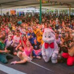 Carla Jara Instagram - Un poquito de Festikids, estuvo hermoso este fin de semana, gracias a todos por su cariño, a los niños y niñas que dan toda su energía y amor!!! Gracias, gracias, gracias!!! Por más alegrías para las infancias!!!! Mención especial a mi @marianokaminski q estuvo como ayudante para el yoga infantil y a mi @fcokaminski que me acompañó los dos días!!! Los amo!!! ❤️🌈🌻🧘#Yogainfantil #yoga #yogakids #animación #niños #niñas #felicidad #familia