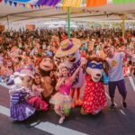 Carla Jara Instagram - Un poquito de Festikids, estuvo hermoso este fin de semana, gracias a todos por su cariño, a los niños y niñas que dan toda su energía y amor!!! Gracias, gracias, gracias!!! Por más alegrías para las infancias!!!! Mención especial a mi @marianokaminski q estuvo como ayudante para el yoga infantil y a mi @fcokaminski que me acompañó los dos días!!! Los amo!!! ❤️🌈🌻🧘#Yogainfantil #yoga #yogakids #animación #niños #niñas #felicidad #familia