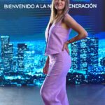 Carla Jara Instagram - Hola mis bellezas, encuentro que esta #NuevaSuv600 que se une a la familia @dfsk_chile me queda demasiado bien! 🥰💜 Lo que más me gustó es que tiene 3 corridas de asiento, tecnología de punta y está pensado para la familia! 👨‍👩‍👦 Me encanta!!! #NuevaGeneración #DFSKChile #NuevaSuv600