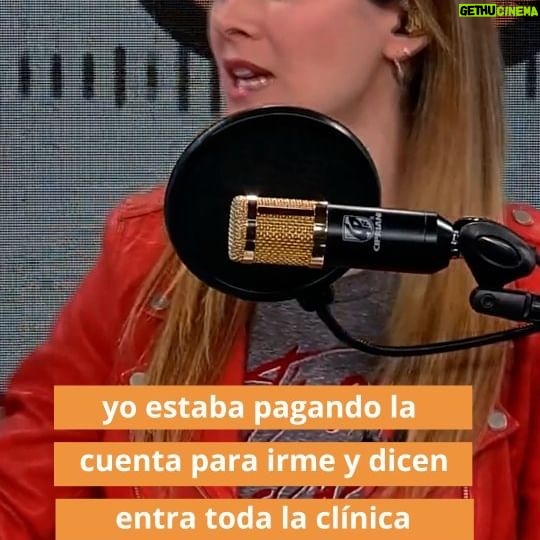 Carla Jara Instagram - Aaawwww mis bellezas, estoy tan feliz!!! Se viene #PeludosyFelices un podcast para los amantes de los animales!!!! Muy, muy pronto podrán vernos y escucharnos junto a mi querida @endocrinovetceciliadiazlovera y en este primer capítulo con la simpatica @sosa_sabri #Perros #Gatos #Animalesdecompañía #Tenenciaresponsable Auspiciado por: @royalcaninchile @somosgabricacl
