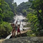 Carla Jara Instagram - Fluyendo💚💙 Agua hermosa permiso para orar A tus aguas cristalinas, espíritu divino. Llevando tu bendición curandera femenina Sangre de la tierra, agua es la vida. Fluyendo, fluyendo, fluyendo Cantando tu canción misteriosa Celebrando, alegrando, enseñando con movimiento Bailando los ciclos de la vida. Yo seré como el agua, como el agua Transparente como el agua, como el agua. Agua, escuchando tu voz Hablando en la lengua de la creación Madre enséñame, guía mi camino A fluir con confianza, ser como el río.