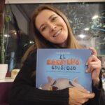 Carla Jara Instagram – Hoy es el día del libro!!! 
Antes q se termine este 23 de abril, darle gracias a ustedes por elegir mi primer cuento,” El monstruo asustoso”  éxito de venta y pronto se viene la segunda edición!!! 
Los que aún no lo compran quedan poquitos en librería Antartica, en trayecto bookstore, en buscalibre.cl y en otraa libreríaa del país!!!
Gracias por su amor!!!🥰
#DíadelLibro #LecturaInfantil #Niños #Niñas