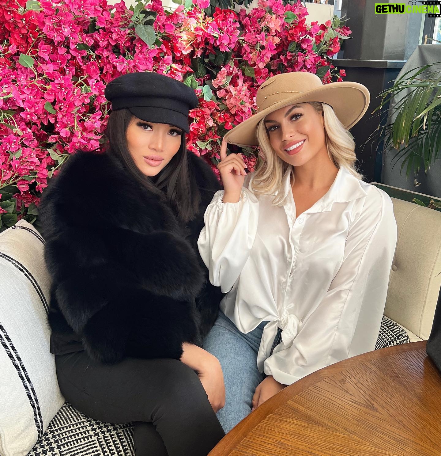 Carla Moreau Instagram - MONACO VIBES 🇲🇨 Super week end et vous ? Vous avez fait quoi 🥰 #girls