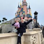 Carla Moreau Instagram - J’ai verser ma larmes 🥲 Un moment que j’oublierais jamais avec ma fille @rubyguedj ♥️ je t’emmènerais jusqu’au bout de tes rêves ma princesses des îles ☀️ 🙏🏻 #dineyland #family