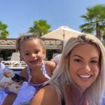 Carla Moreau Instagram – Chaque jour qui passe j’ai le sourire  grâce a elle @rubyguedj .. 🌈💕🏝