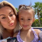 Carla Moreau Instagram – Chaque jour qui passe j’ai le sourire  grâce a elle @rubyguedj .. 🌈💕🏝