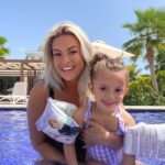 Carla Moreau Instagram – Chaque jour qui passe j’ai le sourire  grâce a elle @rubyguedj .. 🌈💕🏝