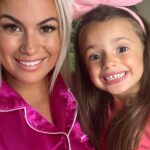 Carla Moreau Instagram – Bonne fêtes à toutes les mamans du monde 💕 à nos moments merveilleux, à nos moments de rigolades, à nos moments de partages, à nos moments à nos moments si précieux … 🤍 Merci la vie de m’avoir fait connaître un bonheur si intense … 🙏🏻 #mothersday #girlandmother #reels #love #familly @rubyguedj #dance