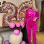 Carla Moreau Instagram - A mes 26 ans 🫶💕 Merci pour tout vos messages d’amour ils me sont allé droit au cœur,ce week-end fût incroyable milles merci d’être toujours aussi présent pour moi 💕 #mybirthday Merci @larboisiemegeve pour m’avoir permis de passer un séjour merveilleux