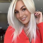 Carla Moreau Instagram – Le changement c’est maintenant 😅🌈 BLOND POWER !!! @jeremysamatcoiffure @jeremysamat j’attend vos avis ??? La Mif😍🤩