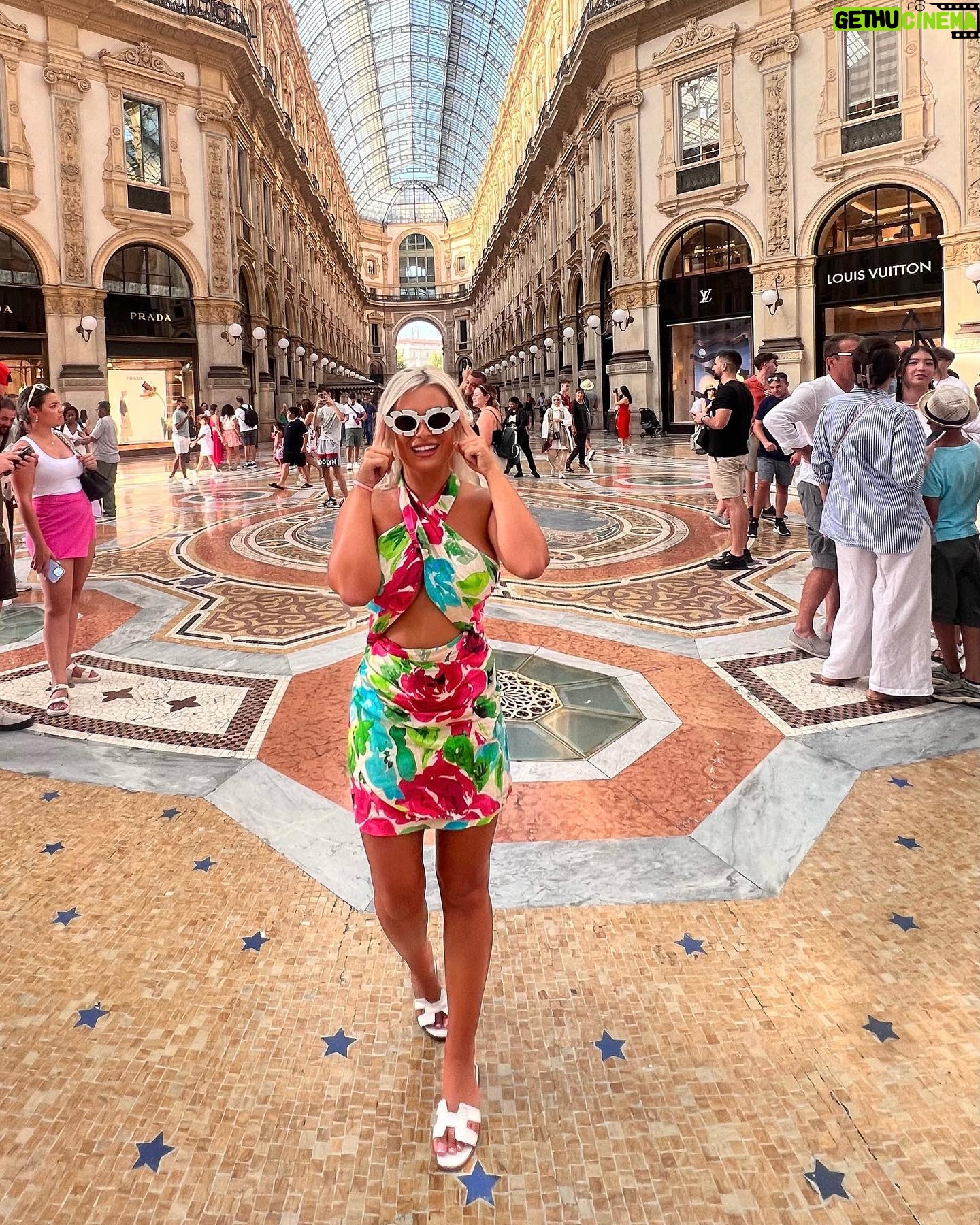 Carla Moreau Instagram - VACANCES EN FAMILLE SUR MILAN 🇮🇹 #holiday @rubyguedj