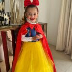Carla Moreau Instagram – PREMIER CARNAVAL DE RUBY ♥️ ( pour ceux qui ont suivie l’histoire à gauche moi dans mon premier carnaval au même âge et Ruby à droite ) @rubyguedj