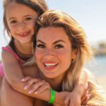 Carla Moreau Instagram – Nos vacances se passent plutôt bien 🤩  nous avons essayer de reproduire cette vidéo viral 🤣sans succès 🤷‍♀️ #reels #pourtoi #trend #holiday