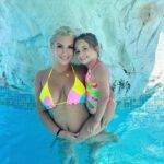 Carla Moreau Instagram - DES VACANCES PARFAITES AVEC TOI 🤍🏝️ @rubyguedj #holidays #motherdaughter