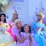 Carla Moreau Instagram – J’ai passé une merveilleuse journée aux côtés de ma fille @rubyguedj qui a fêté ses quatre ans. C’est incroyable comme le temps passe vite et je suis si heureuse de la voir évoluer 🤍🫶 à toi, mon petit bout de bonheur qui a changé ma vie à tout jamais. Je t’aime très fort. 💕 et merci à tous les prestataires qui ont fait de ce rêve une réalité. 

Je vous partage pour ceux à qui ça intéresse.  Ils sont clairement les meilleurs. 
DÉCORATION ET ORGANISATRICE 🌸: @chic.events__ 
TRAITEUR 🍔 : @auroyaumedubrunch 
PRINCESSE 👑 pour les princesses si merveilleuse digne d’un disney : @princessesfairytales.sud 
GLACIER 🍦🧇: @glacesmaboul 
LES MASCOTTES🧸 : @mymascotte 
PÂTISSERIE 🍰🧁: @les_gourmandises_de_jo 
CHÂTEAU BLANC 🏰: @by_events_ 
MOCKTAILS 🍹 : @mk.mocktail 
JEUX ET MAQUILLAGE 🧩💄: @airbambino13  CADEAU PERSONNALISÉ 🖍️👜🍿: @m_etpaillettes 
ROBES SUR MESURE👗 @nina_reina_dresses
SALLE DE FÊTE 🏠 :  @domainedugem  POUR TOUT ÉVÉNEMENT : mariage / baptême / bar mitzvah / anniversaire 🎁 #happybirthday #evenement #girl #baby