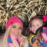 Carla Moreau Instagram – 2023 ✨touche à sa fin et j’ai envie de dire merci pour cette année pour cette leçon de vie pour tout ce que tu m’as appris pour tous les obstacles que tu as mis dans mon chemin car j’ai su que je pouvais les surmonter chacun d’entre eux. Merci de faire si bien les choses, et de m’avoir toujours guidé vers la lumière … Ma seule résolution pour 2024 sera d’être heureuse aux côtés de ma fille, d’être apaisé … je serai encore plus déterminé encore plus confiante, pour réussir ma vie, merci à ma communauté d’être si bienveillant envers moi d’être toujours là depuis tant d’années et je vous souhaite à vous tous une merveilleuse année remplie d’amour de joie et de santé, 2024 sera exceptionnelle j’en suis sûre croyez en vous, soyez authentique…je vous aimes ❤️🙏🏻