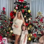 Carla Moreau Instagram – JOYEUX NOËL À TOUS ❤️🎁🎄 PLEINS D’AMOUR POUR VOUS 🫶