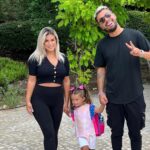 Carla Moreau Instagram – Aujourd’hui c’était la rentrée de mon bébé qui est devenu une grande fille j’étais tellement stressée que je n’ai pas dormi de la nuit et pourtant tout s’est bien passé j’ai beaucoup de chance d’avoir une petite fille qui comprend tout et qui n’a absolument pas pleuré durant toute sa matinée de classe je suis tellement fier d’elle je t’aime pour la vie 🤍🙏🏻 Le début d’une grande écolière @rubyguedj @kevinguedj #school #rentreescolaire #reels #baby