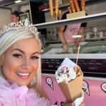 Carla Moreau Instagram – J’ai passé une merveilleuse journée aux côtés de ma fille @rubyguedj qui a fêté ses quatre ans. C’est incroyable comme le temps passe vite et je suis si heureuse de la voir évoluer 🤍🫶 à toi, mon petit bout de bonheur qui a changé ma vie à tout jamais. Je t’aime très fort. 💕 et merci à tous les prestataires qui ont fait de ce rêve une réalité. 

Je vous partage pour ceux à qui ça intéresse.  Ils sont clairement les meilleurs. 
DÉCORATION ET ORGANISATRICE 🌸: @chic.events__ 
TRAITEUR 🍔 : @auroyaumedubrunch 
PRINCESSE 👑 pour les princesses si merveilleuse digne d’un disney : @princessesfairytales.sud 
GLACIER 🍦🧇: @glacesmaboul 
LES MASCOTTES🧸 : @mymascotte 
PÂTISSERIE 🍰🧁: @les_gourmandises_de_jo 
CHÂTEAU BLANC 🏰: @by_events_ 
MOCKTAILS 🍹 : @mk.mocktail 
JEUX ET MAQUILLAGE 🧩💄: @airbambino13  CADEAU PERSONNALISÉ 🖍️👜🍿: @m_etpaillettes 
ROBES SUR MESURE👗 @nina_reina_dresses
SALLE DE FÊTE 🏠 :  @domainedugem  POUR TOUT ÉVÉNEMENT : mariage / baptême / bar mitzvah / anniversaire 🎁 #happybirthday #evenement #girl #baby
