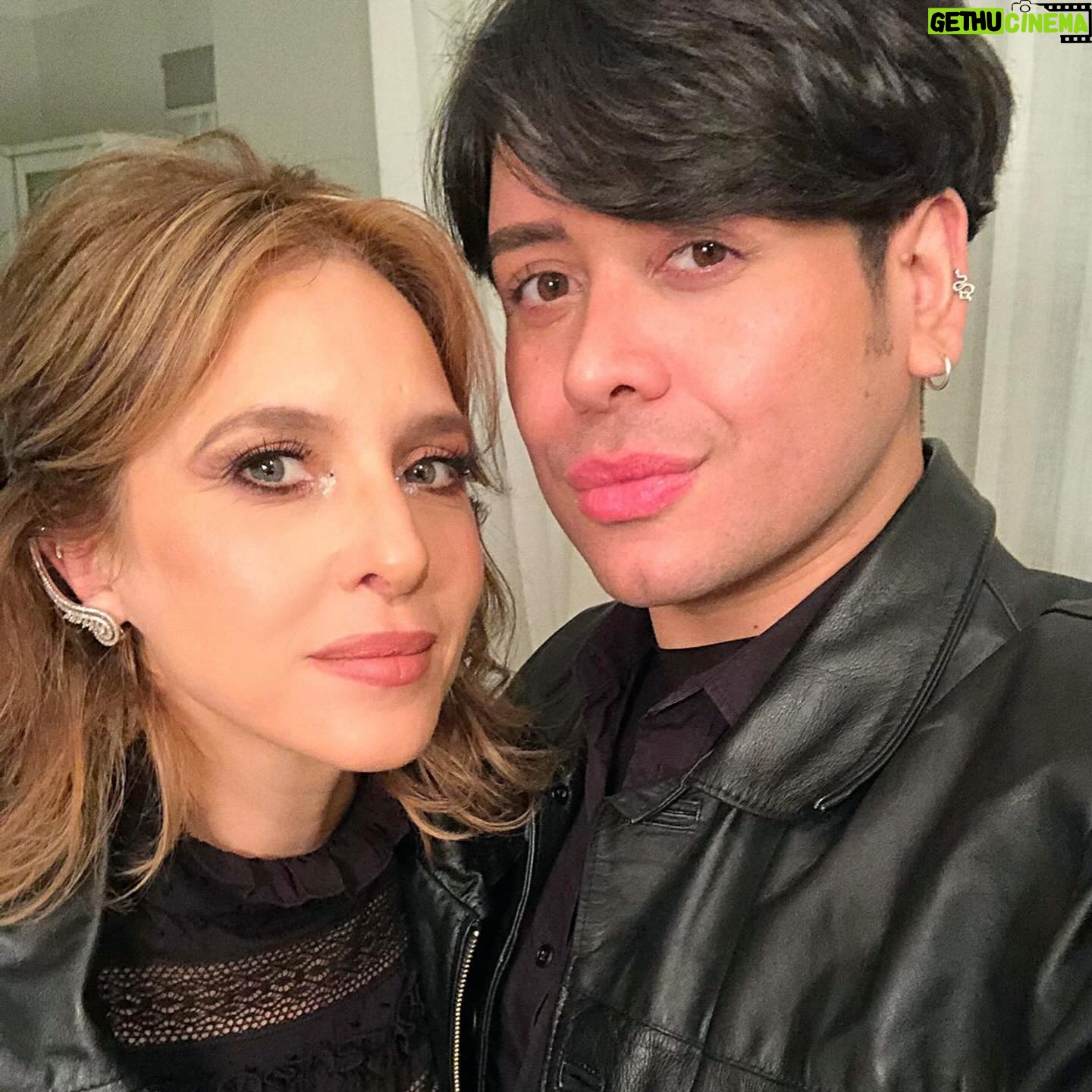 Carla Peterson Instagram - Yo te celebro a vos también! Feliz cumple, sos tan maravilloso que sigue la fiesta! Gracias por tu mirada,tus pinceladas llenas de belleza! Sos un talentoso y mágico artist de la beaute!!. Gracias por acompañarme siempre. Te quiero @nanogmd