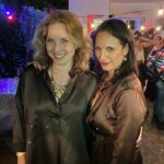 Carla Peterson Instagram - Me encontré con Lalola Chile! 🇨🇱 @blancalewin parace que tenemos gustos parecidos . Elegimos el mismo color y tenemos la misma edad! Después de 16 años del estreno. “Encantada” de haberte conocido. Un hechizo.