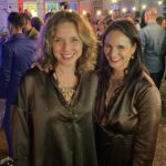 Carla Peterson Instagram - Me encontré con Lalola Chile! 🇨🇱 @blancalewin parace que tenemos gustos parecidos . Elegimos el mismo color y tenemos la misma edad! Después de 16 años del estreno. “Encantada” de haberte conocido. Un hechizo.