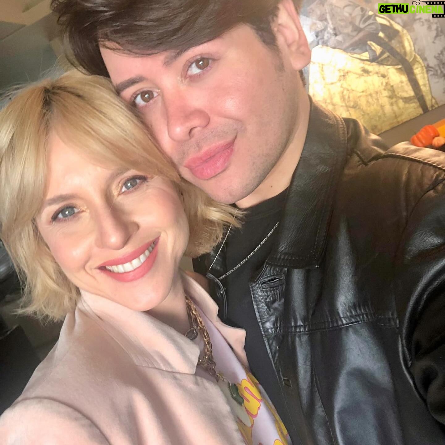 Carla Peterson Instagram - Yo te celebro a vos también! Feliz cumple, sos tan maravilloso que sigue la fiesta! Gracias por tu mirada,tus pinceladas llenas de belleza! Sos un talentoso y mágico artist de la beaute!!. Gracias por acompañarme siempre. Te quiero @nanogmd