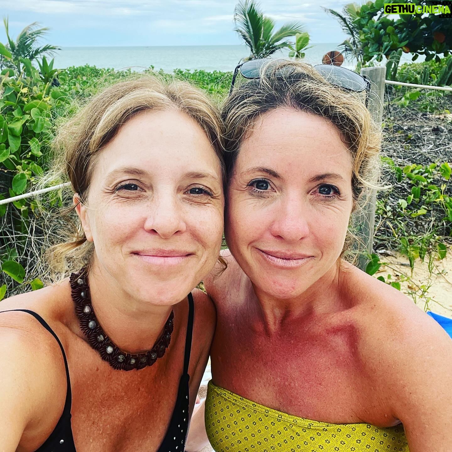 Carla Peterson - 18.8K Likes - Ojalá sea hasta el año que viene! Final y comienzo de cosas nuevas . Ahora a trabajar mucho para poder volver. Te quiero Brasil! ❤️ 🇧🇷 y que las aguas de marzo cierren este verano especial. ❤️❤️❤️ @carlapbrasil @matheuspiai @amandalemost @mariacozzoli ❤️❤️❤️ @pato.dalpra