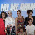 Carla Peterson Instagram - Anoche estrenamos con mucha felicidad @nomerompanlapelicula acá parte del Elenco descollante, barriletes cósmicos! Gracias a cada persona que hizo posible tanta alegría. Ya llegamos a los cines! Vayan a verla!! Y dejen sus comentarios!! Con la hermosa @julietadiaz77 brillante Dirigida @azullombardia @jaz_rodriguezduca @saldelsol @ceci.dopazo @duplaa_nancyok @celinafont @eugeniaguerty @brendakpa @martingarabal @lalorotaveria @pan.contenidos @habitacion_1520_producciones @tigerhouseprod @tondero @cimarron_cine @incaa_argentina #cine #cineargentino #comedia #estreno