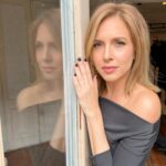 Carla Peterson Instagram - Diciembre. Cerramos el año . La chica del mes . “Señorita diciembre” además es viernes . Estrenamos @nomerompanlapelicula y un adelanto….tal vez nos vemos en el teatro el año q viene…. Aviso…. . ❤️😉. Gracias Make up @nanogmd